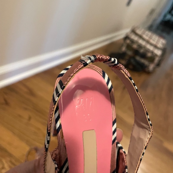 Barbiecore heels with attitude - Picture 7 of 8